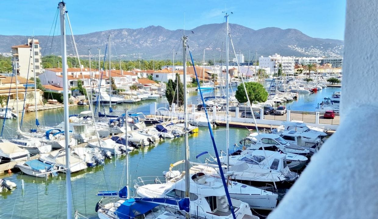 apartments for sale in rosas, 2 rooms 53 m² with marina view, beautiful marina view