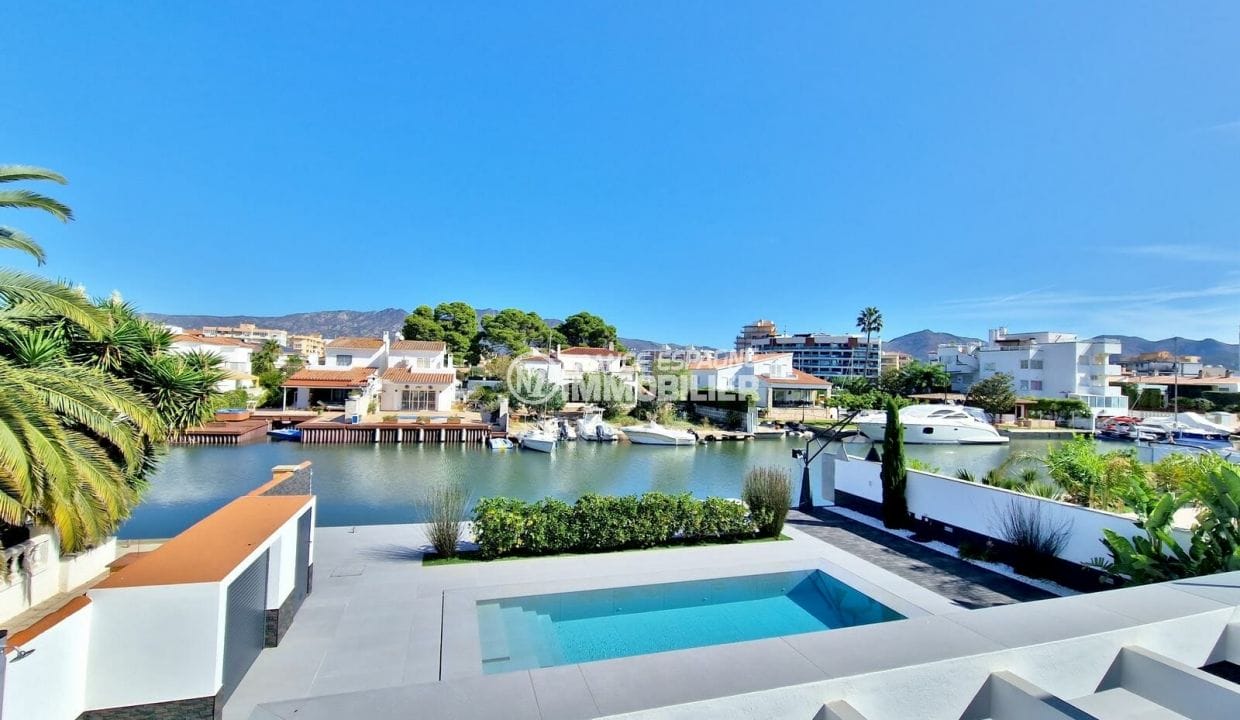 vente immobiliere rosas: villa 5 pièces 265 m² avec amarre, vue piscine et canal