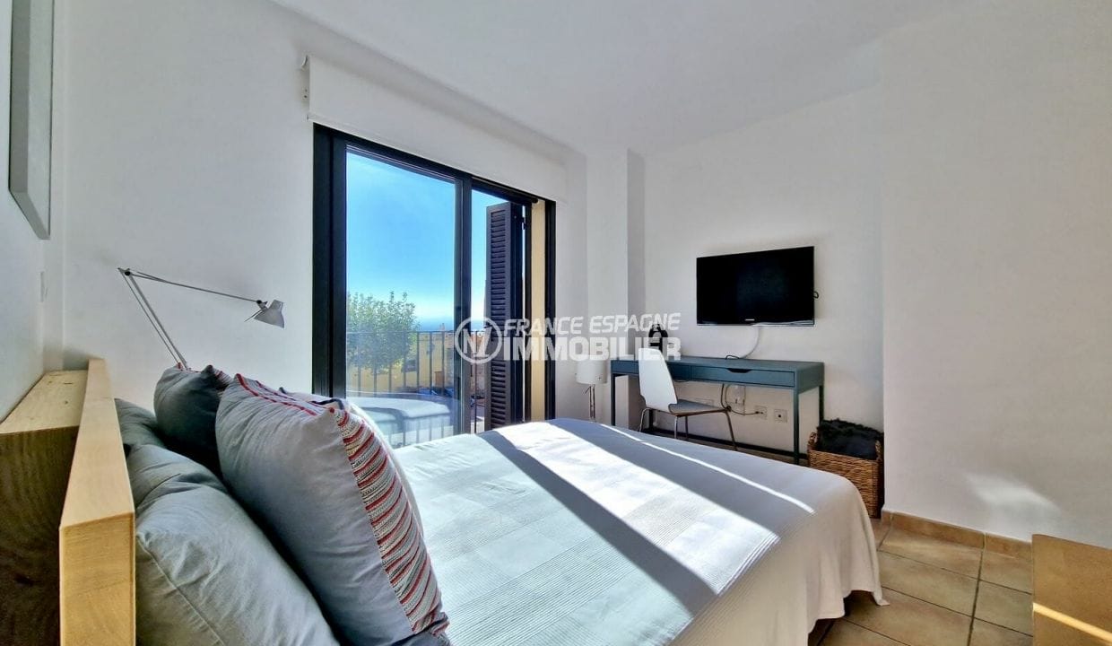 buy apartment rosas, 3 rooms 82 m² with parking, sleeping area in living room