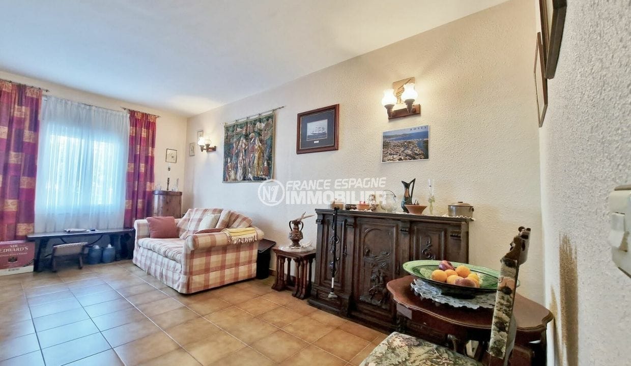 real estate sale rosas: villa 3 rooms 84 m² avec amarre 8x3m, pièce à vivre