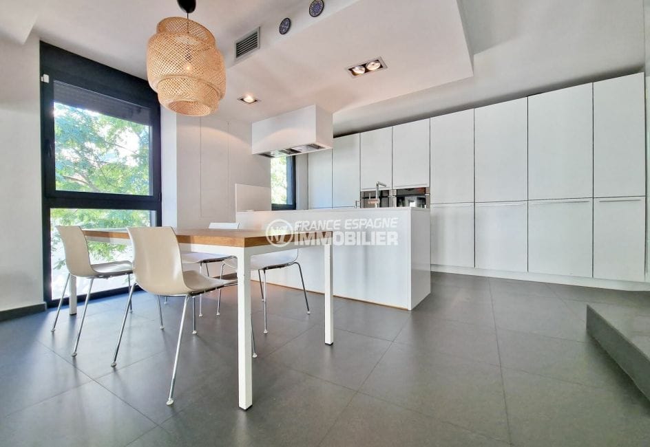 vente immobilière rosas: villa 4 pièces 258 m² avec local, cuisine moderne