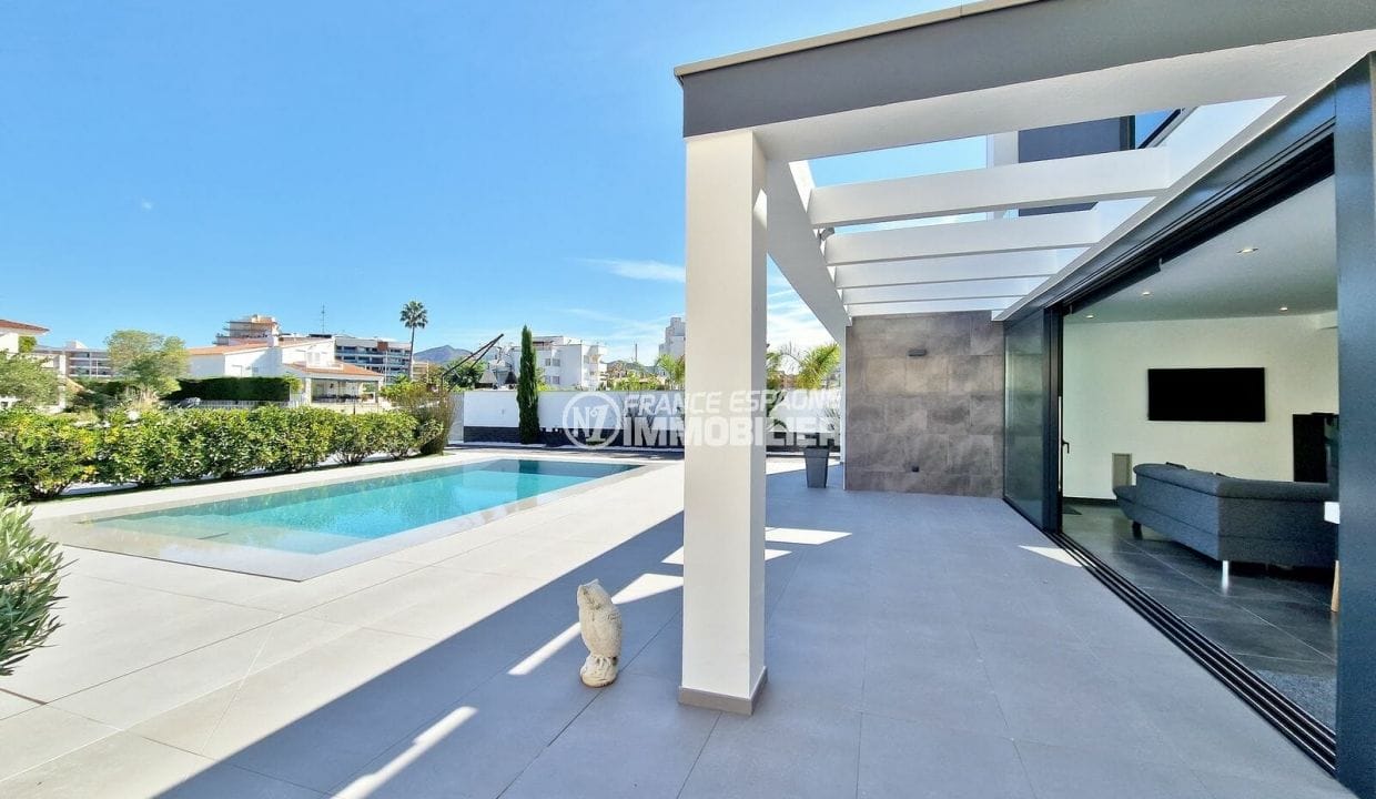 vente maison rosas espagne, 5 pièces 265 m² avec amarre, terrasse avec piscine
