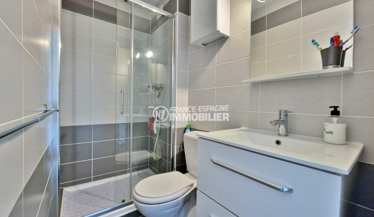immocenter empuriabrava: piso reformado de 2 habitaciones 32 m², cuarto de ducha