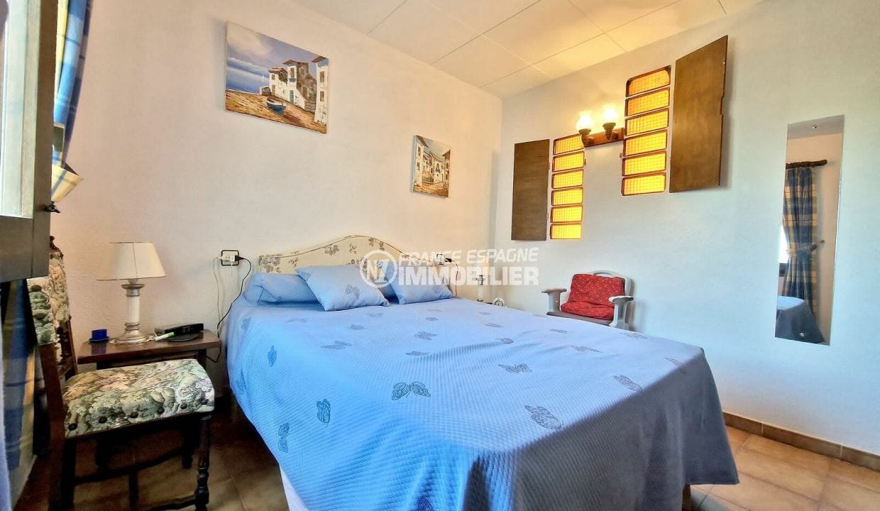 immocenter roses: villa 3 rooms 84 m² with mooring 8x3m, 1st double bedroom