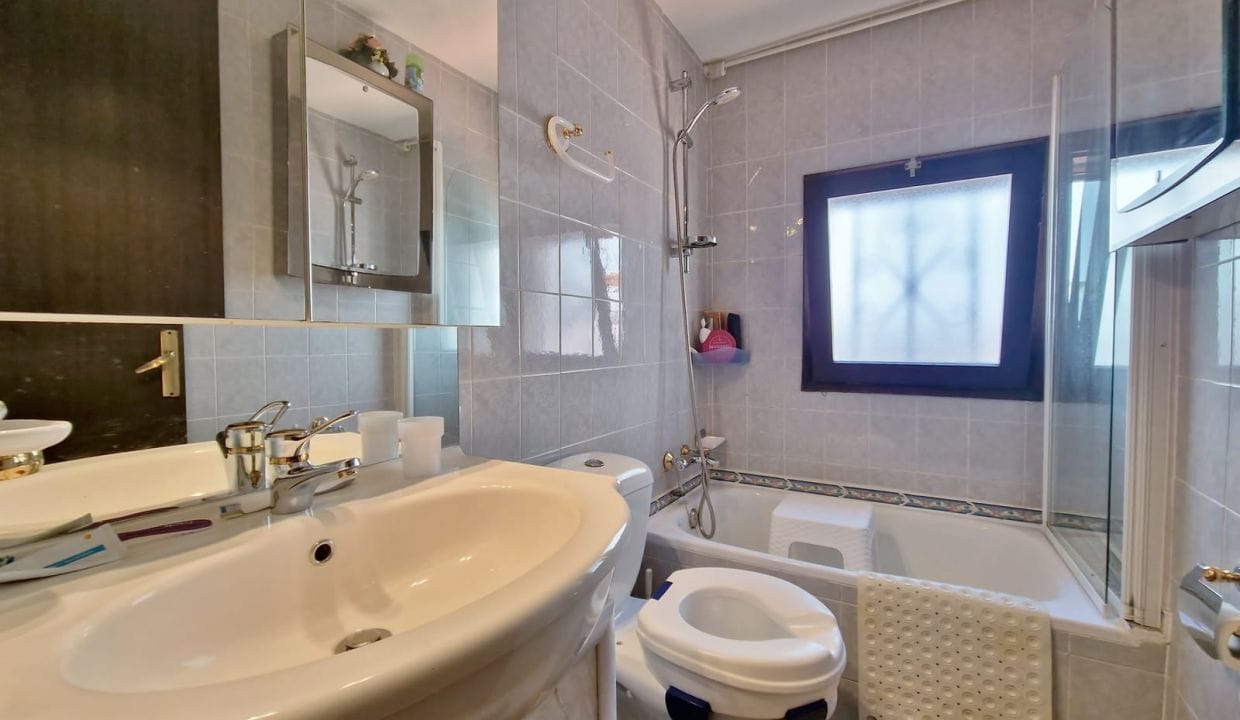 immocenter roses: villa 3 pièces 84 m² et parking, salle de bain, wc