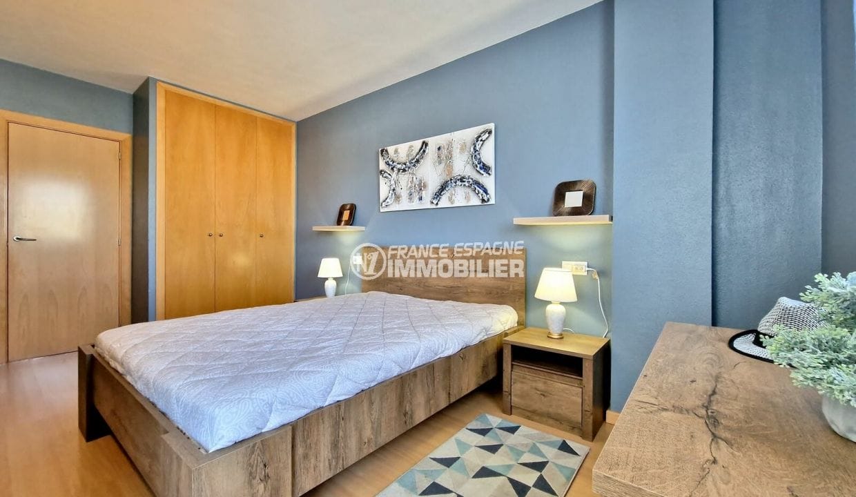 Venda apartament Roses Espanya, 2 habitacions 53 m² Amb vistes a la marina, dormitori amb armari