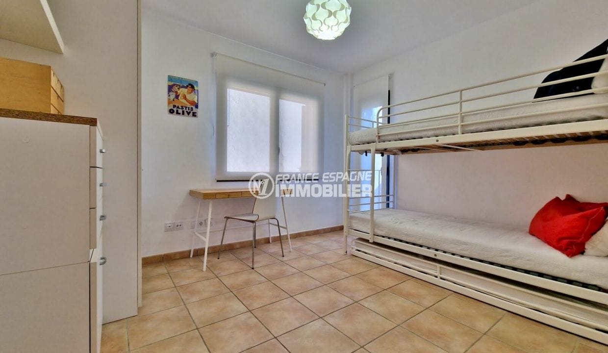 sale apartment roses espagne, 3 rooms 82 m² with parking, 1ère chambre double