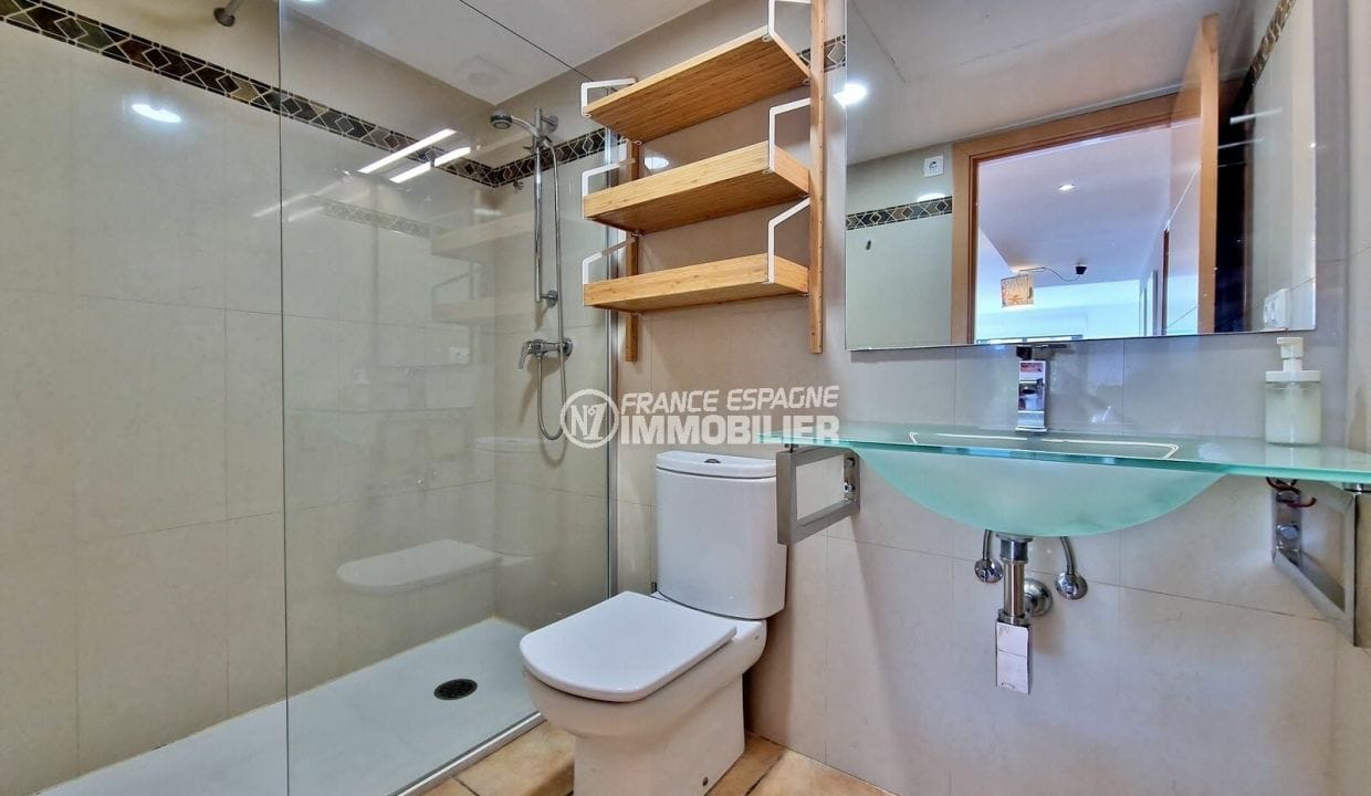 Roses apartament en venda, 3 habitacions 82 m² amb pàrquing, bany amb dutxa
