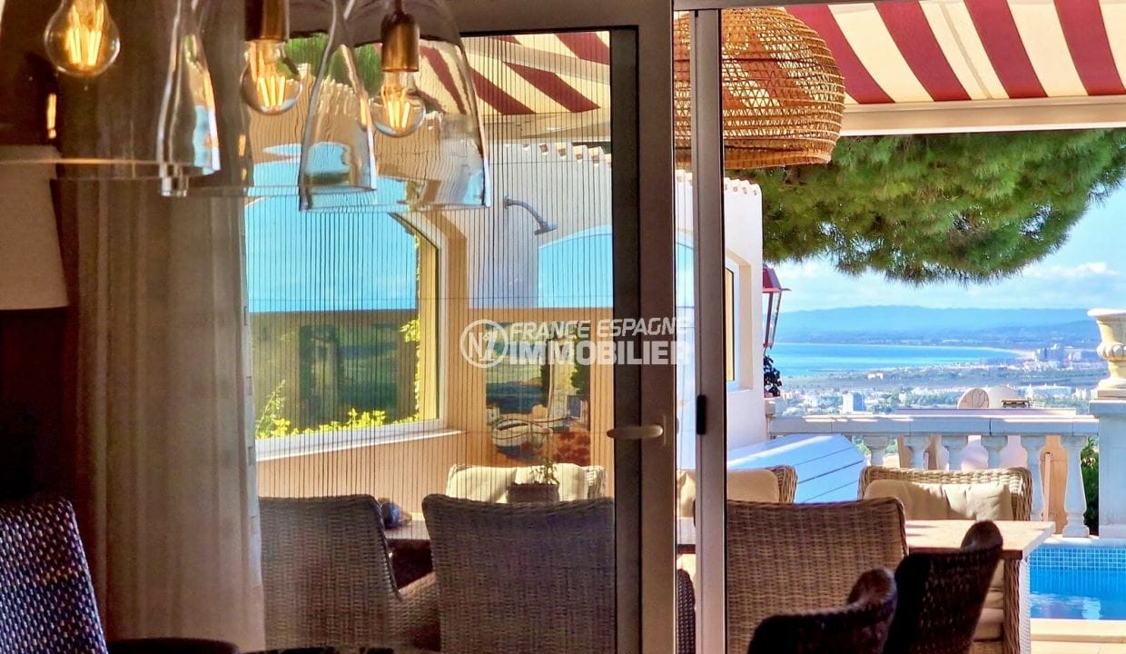 Casa en venda roses, 7 habitacions 250 m² Vista panoràmica, menjador amb vistes al mar
