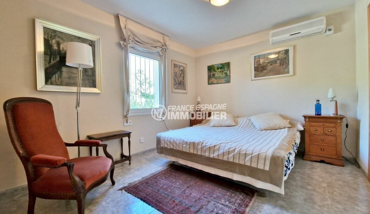 house roses, 5 rooms 260 m² large garden, second bedroom