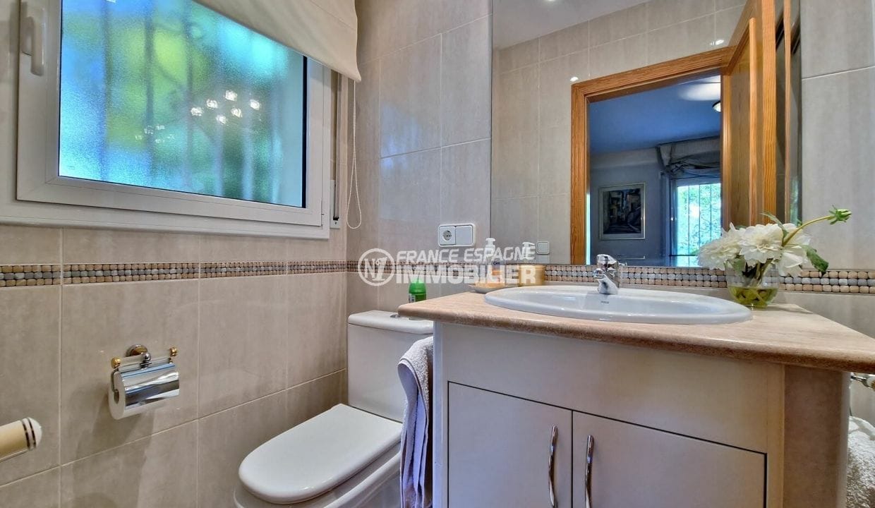 Comprar casa Roses, 5 habitacions 260 m² Gran parcel·la, 2n bany amb dutxa