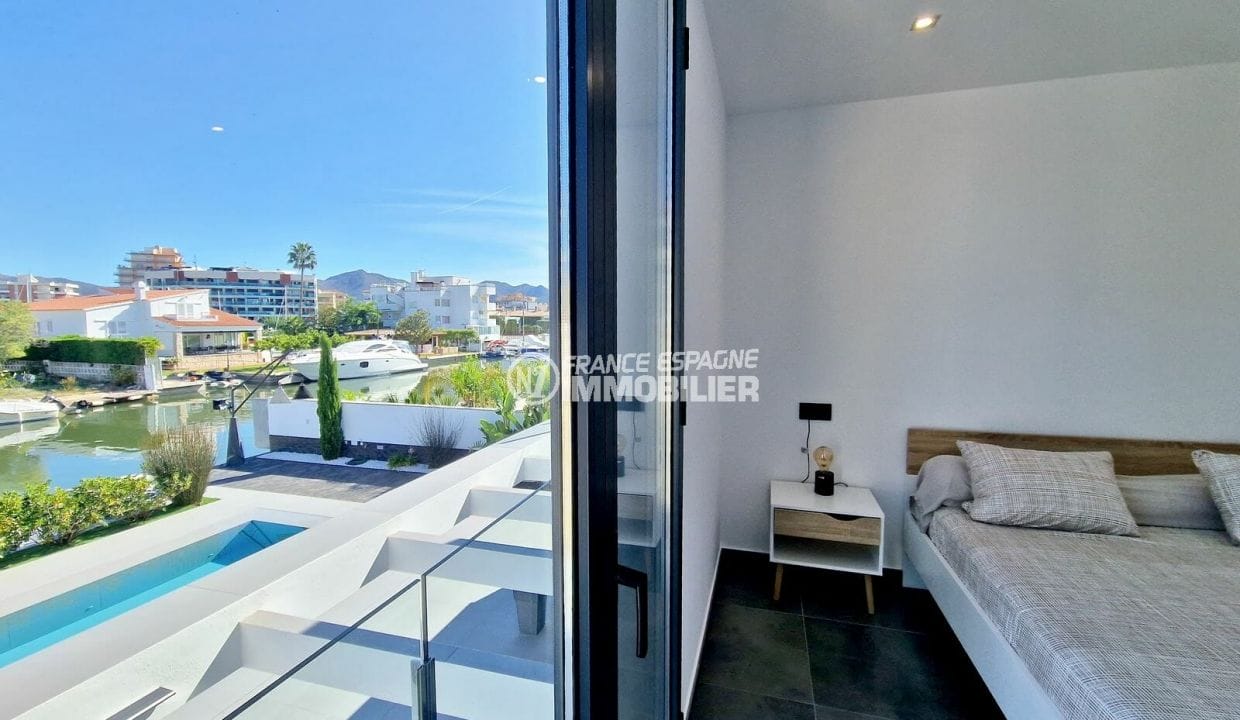 Xalet en venda Rosas Spain, 5 habitacions 265 m² amb amarratge, vistes al canal 2n dormitori