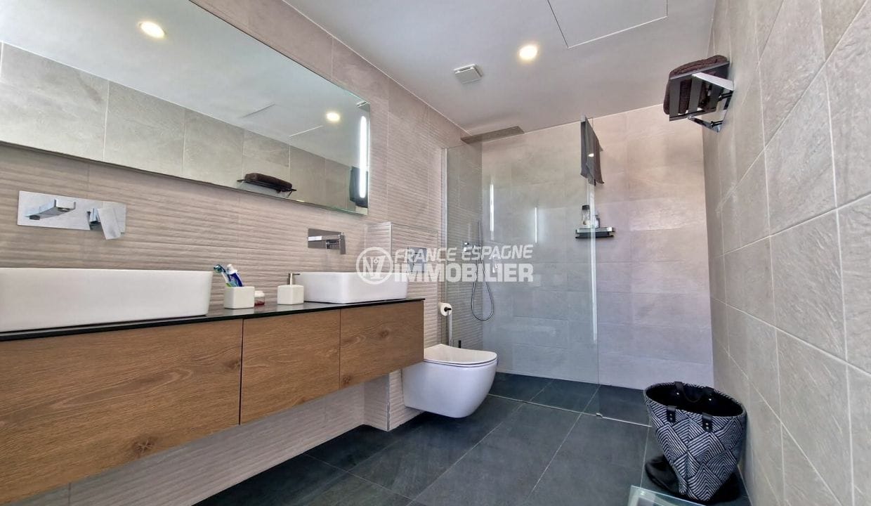 Venda casa Roses Espanya, 5 habitacions 265 m² amb amarratge, 2n bany amb dutxa