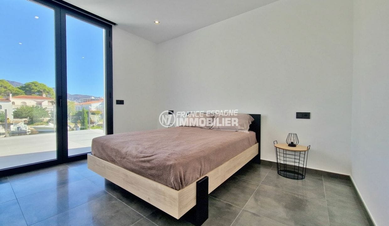 vente villa rosas, 5 pièces 265 m² avec amarre, 3ème chambre double
