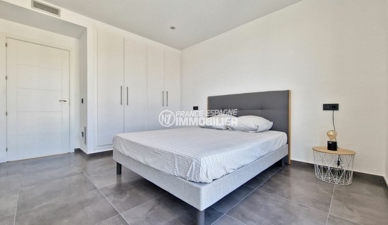 Venda casa Espanya Roses, 5 habitacions 265 m² amb amarratge, 4t dormitori amb armari encastat