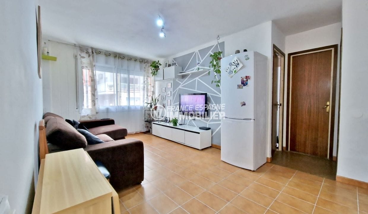 real estate rosas, 3 rooms 43 m² downtown, close to all amenities