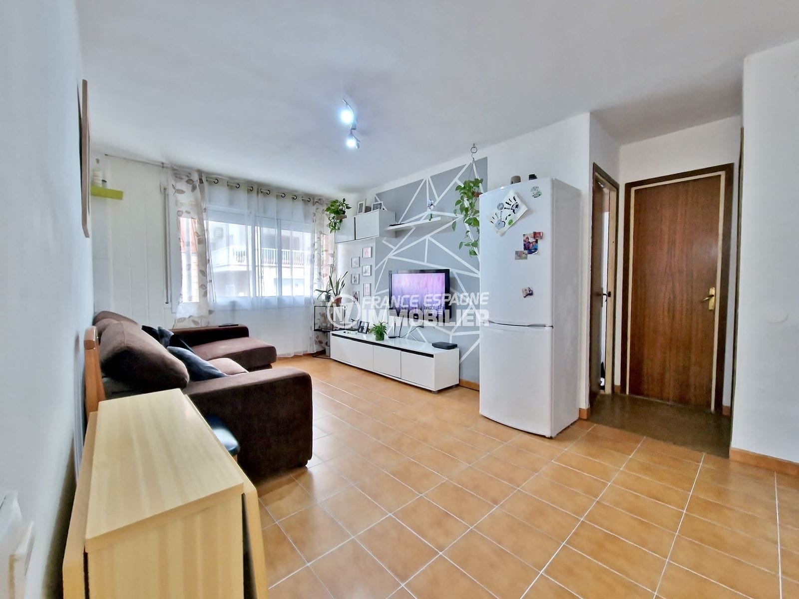 Roses - renovated 2-bedroom apartment, 350m from the beach in the town center
