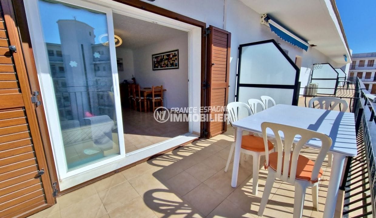 real estate spain, 3 rooms 70 m² large terrace, terrace partly covered