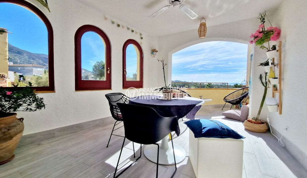 maison a vendre espagne, 3 pièces 165 m² vue sur la baie de roses, terrasse couverte