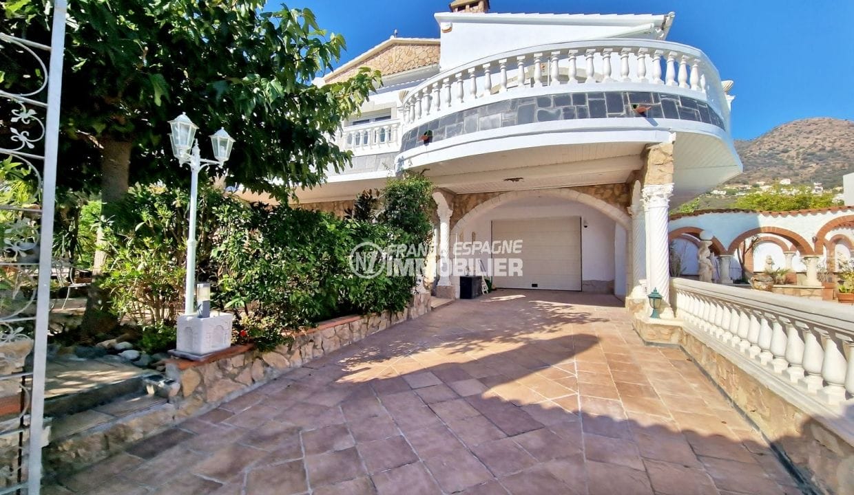 real estate sale rosas: villa 7 rooms 450 m² vue mer, parking dans la cour