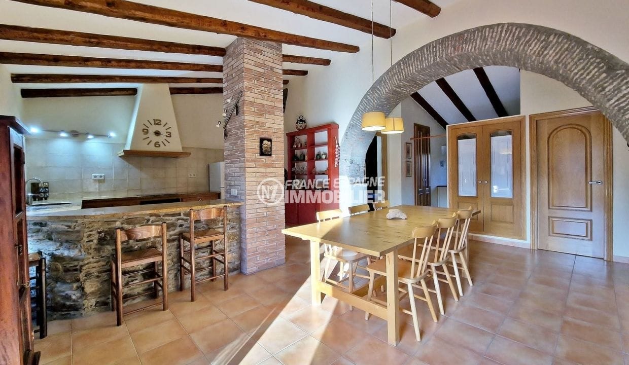real estate sale rosas: villa 4 rooms 265 m² large cellar, dining room