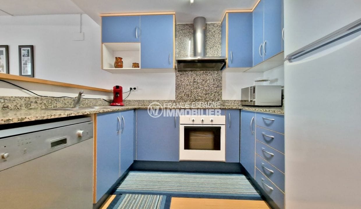 appartement à vendre à rosas espagne, 3 pièces 64 m² avec piscine, cuisine blue