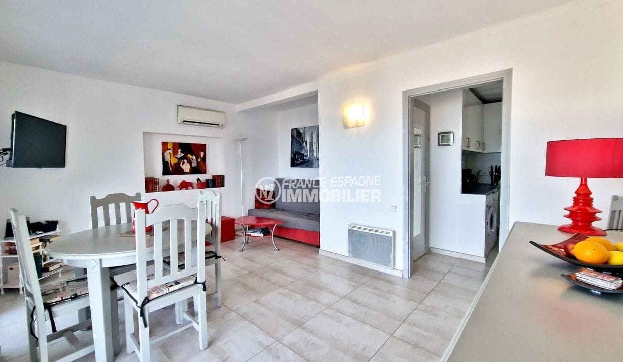 apartment for sale in rosas spain, 3 rooms 80 m² large terrace 180° view, living room