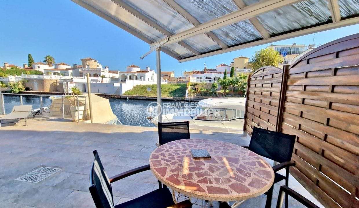 real estate spain, 5 rooms 133 m² with 15m mooring, large terrace canal view