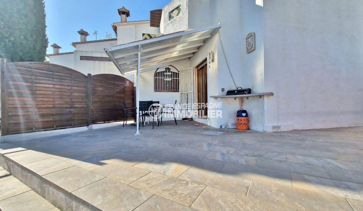 house for sale in empuriabrava, 5 rooms 133 m² with 15m mooring, 3-sided house
