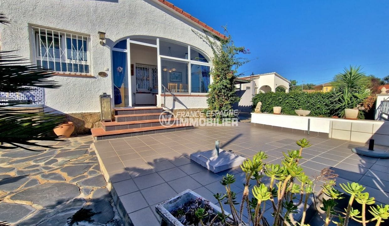 vente immobiliere rosas espagne: villa 4 pièces 80 m² de plain-pied, terrasse devant