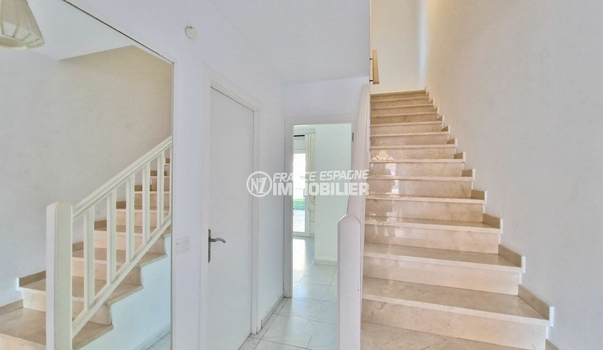 house for sale spain, 5 rooms 155 m² beach 150m, entrance hall