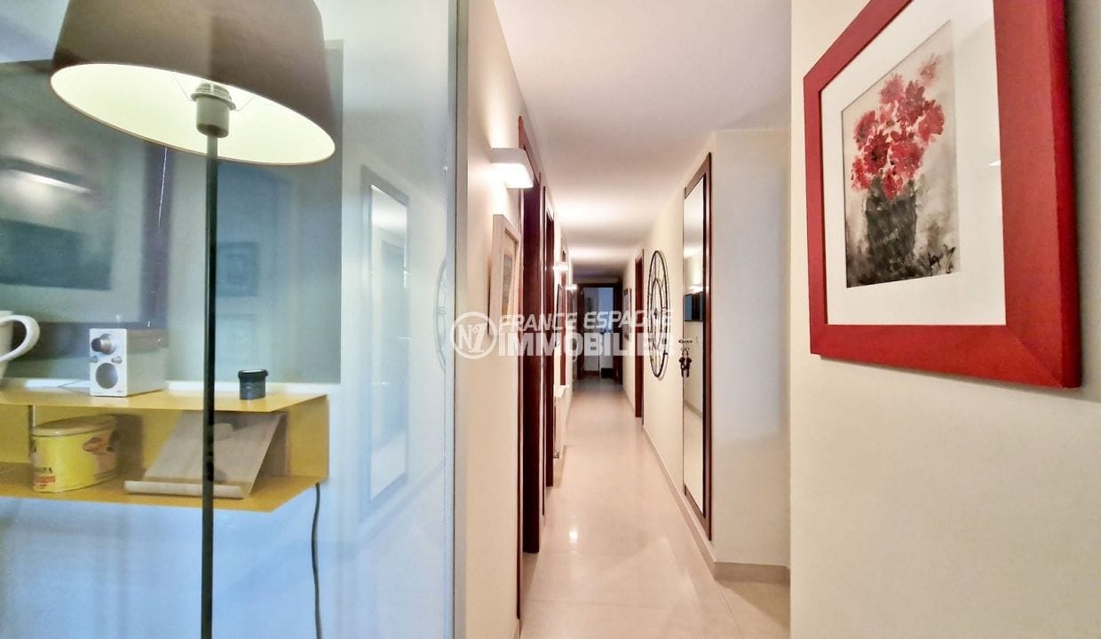 apartment for sale in rosas, 5 rooms 188 m² downtown, corridor