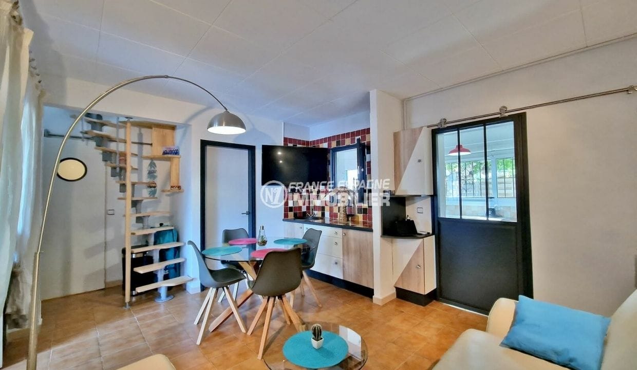 Immobiliària en venda a Rosas España: xalet 4 Rooms 95 m² amb jardí i terrassa, zona d'estar