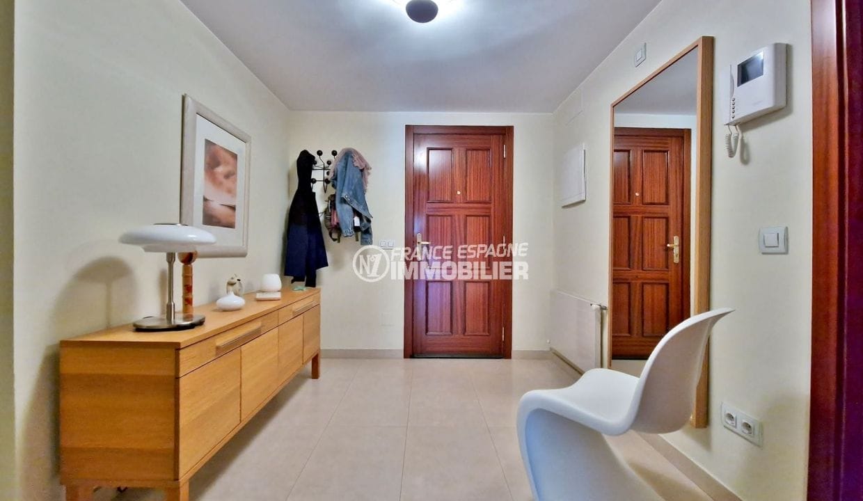 apartment for sale roses, 5 rooms 188 m² downtown, entrance hall
