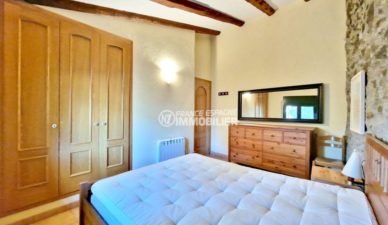 real estate sales rosas spain: villa 4 rooms 265 m² large cellar, 1st bedroom with built-in cupboard