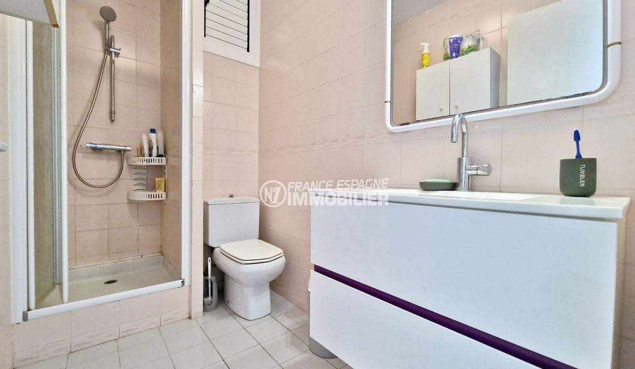 immocenter roses: 3-room apartment 70 m² large terrace, shower room