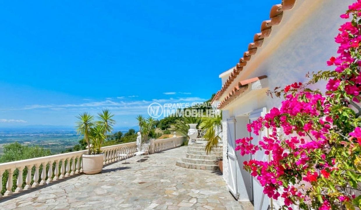 buy in rosas: 5-room villa 161 m² panoramic view, well-maintained villa