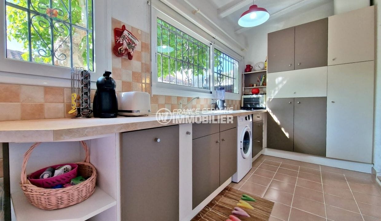 immocenter roses: 4-room villa 95 m² with garden and terrace, renovated kitchen