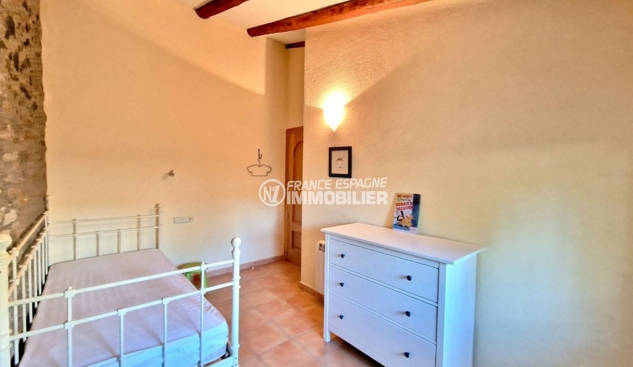 immocenter roses: 4-room villa 265 m² large cellar, 2nd bedroom with stone wall