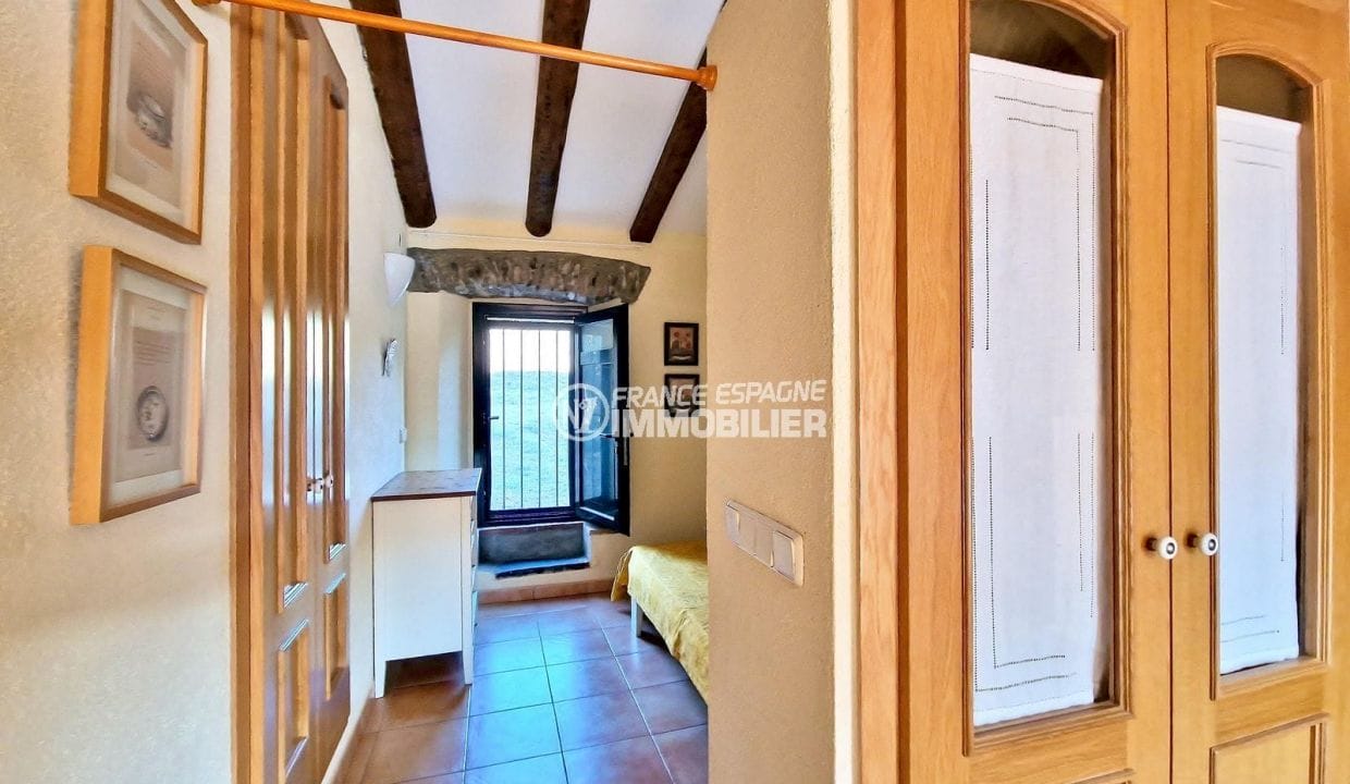 house for sale spain seaside, 4 rooms 265 m² large cellar, closet