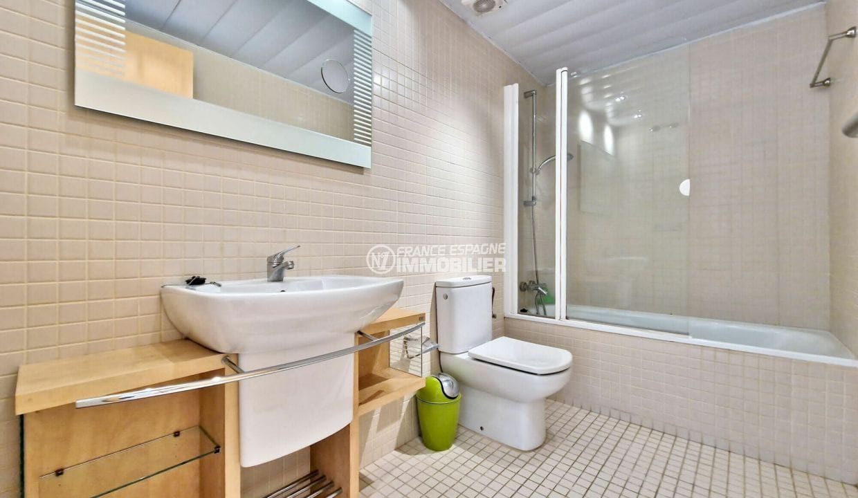 appartement rosas vente, 2 pièces 58 m² vue canal, salle de bain