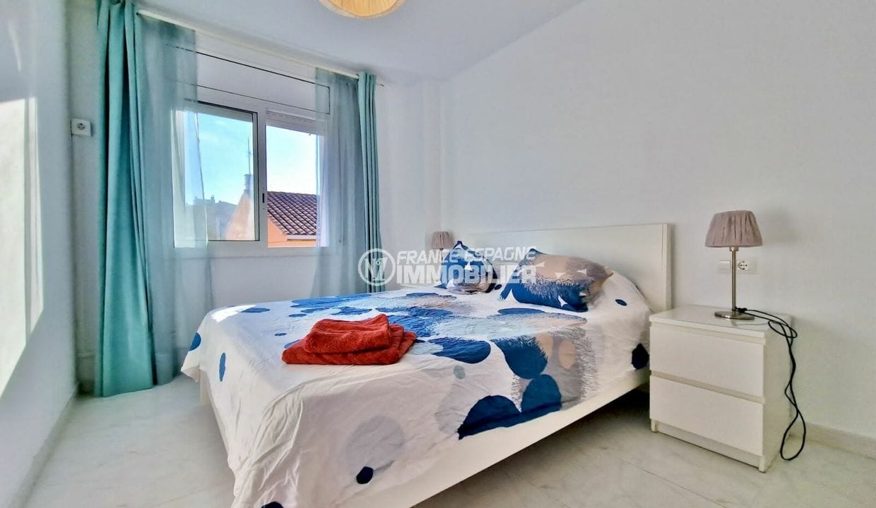 real estate spain seaside: villa 5 rooms 155 m² beach 150m, 2nd bedroom