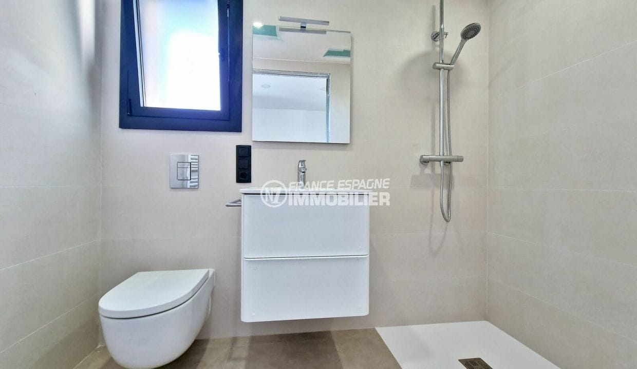 Immo Center Rosas: vila de 5 habitacions 344 m² Obra nova, 1r bany amb dutxa