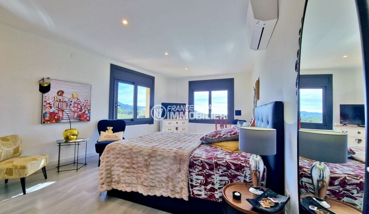 maison a vendre espagne bord de mer, 3 pièces 165 m² vue sur la baie de roses, 1ère chambre