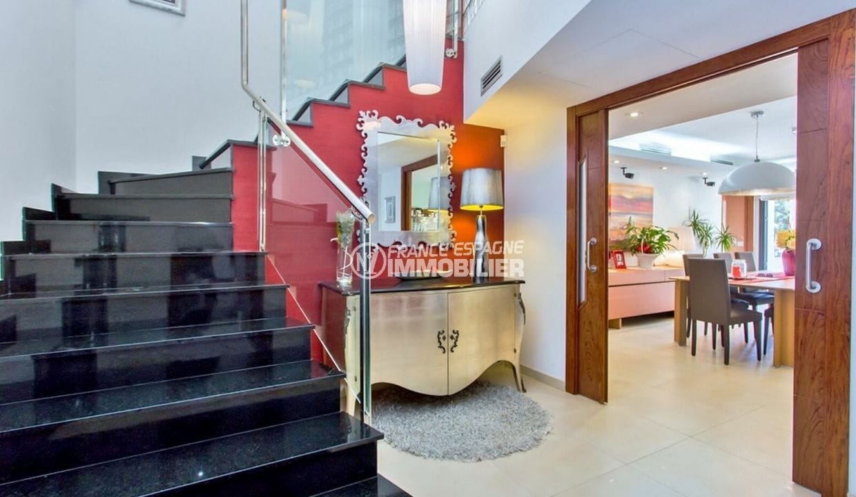 achat villa roses, 6 pièces 523 m² vue sur canal, hall d'entrée