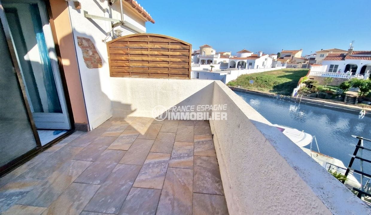 house for sale spain seaside, 5 rooms 133 m² with 15m mooring, terrace floor canal view
