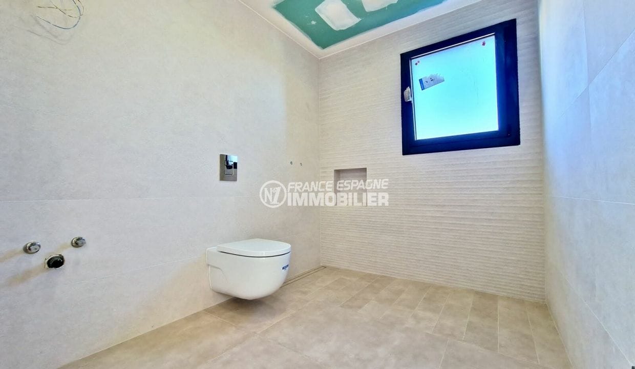 house roses, 5 rooms 344 m² new construction, 2nd shower room