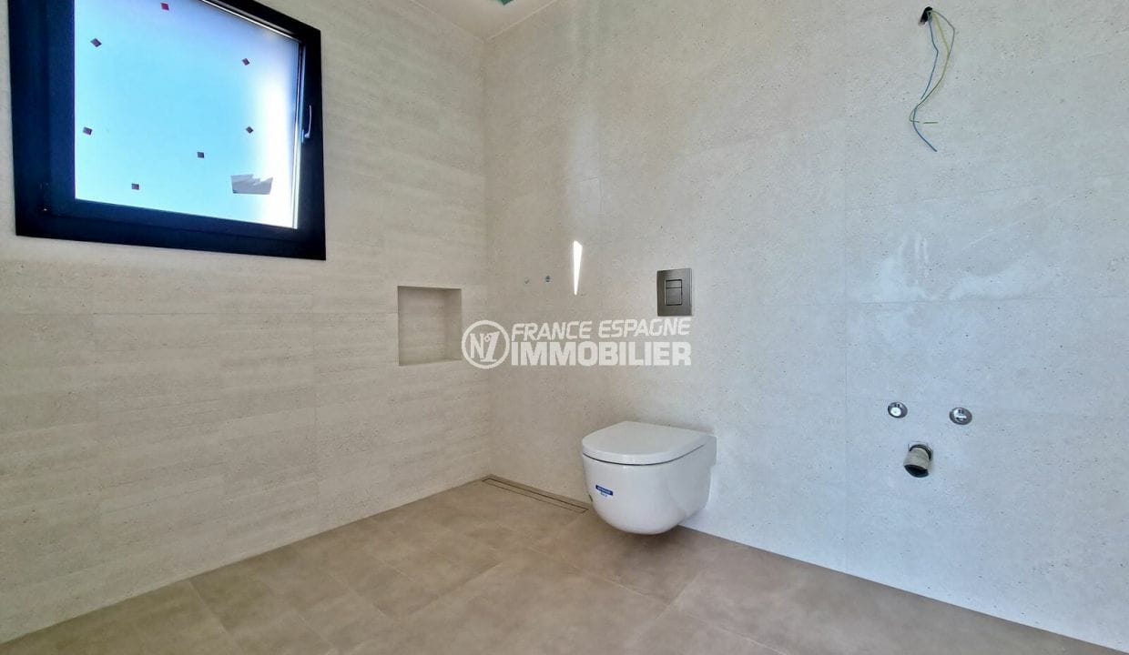 Comprar casa Roses, 5 habitacions 344 m² Obra nova, 3r bany amb dutxa