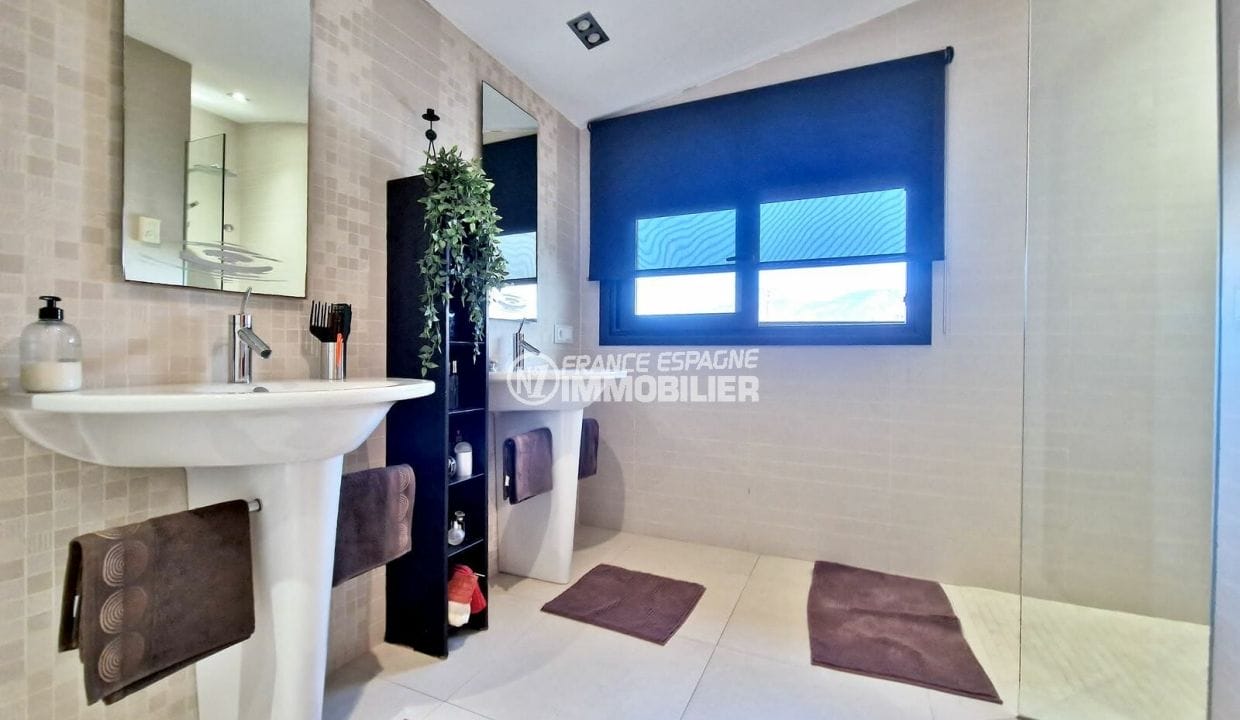 Casa en venda roses Espanya, 6 habitacions 523 m² Vistes al canal, 1r bany amb dutxa