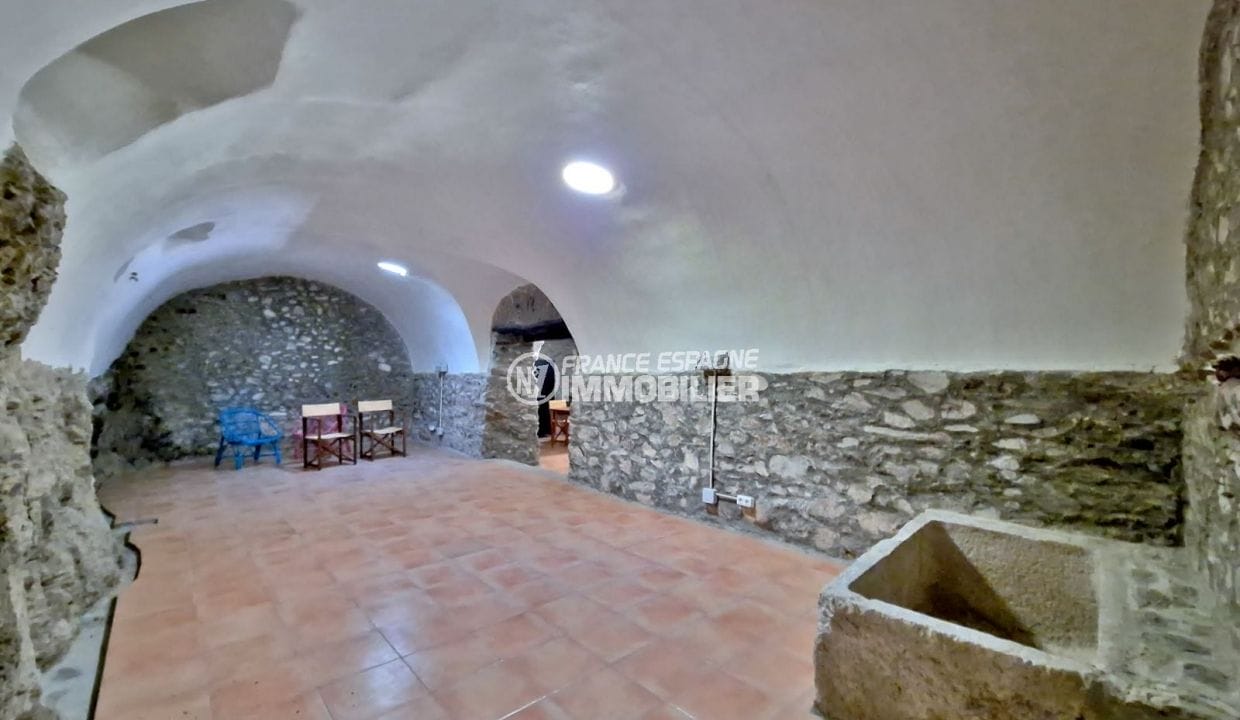 house for sale roses, 4 rooms 265 m² large cellar, large vaulted cellar